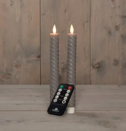 Anna's Collection LED dinerkaars Swirl bewegende vlam met timer taupe D 2,2 H 23 cm 2 stuks