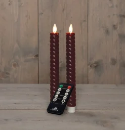 Anna's Collection LED dinerkaars Swirl bewegende vlam met timer bordeaux D 2,2 H 23 cm 2 stuks